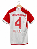 Bayern Munich 2023/24 thuisshirt maat S met De Ligt #4, achterkant